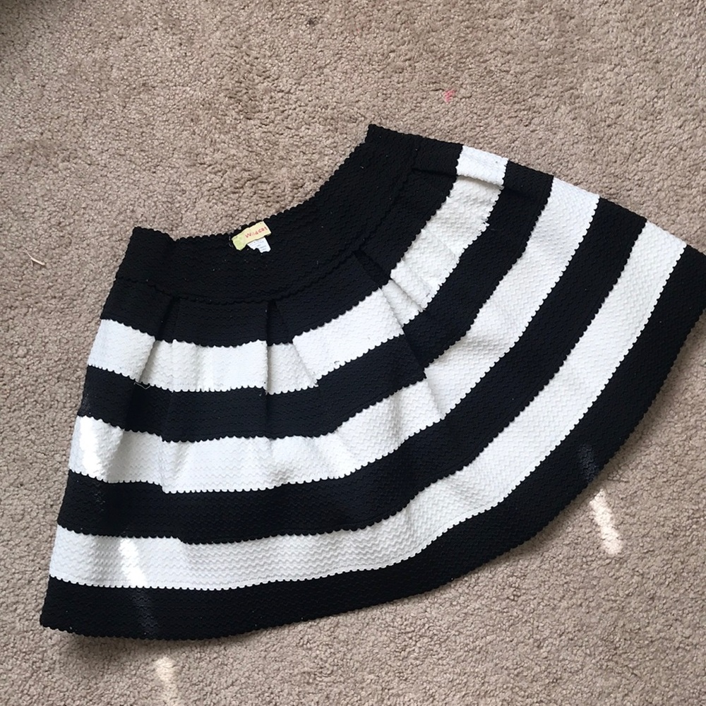 Black & White Scalloped Skirt in GREAT Condition✨